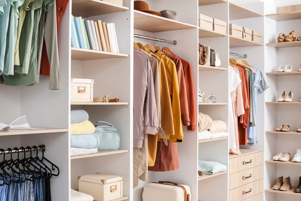 10 STORAGE SOLUTIONS FOR NARROW ROOMS